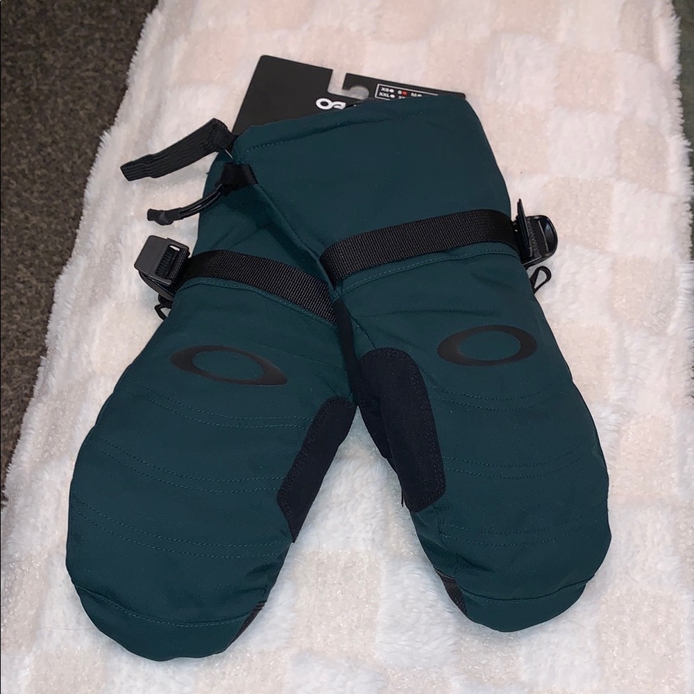 Oakley Dark Green Mittens